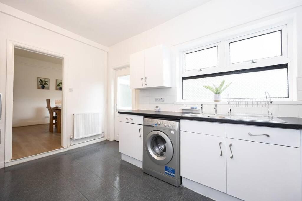Bright & Modern 3 Bedroom Old Trafford Home Mánchester Exterior foto