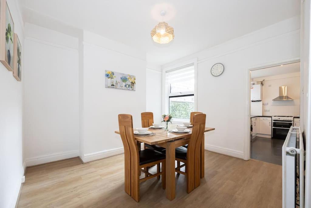 Bright & Modern 3 Bedroom Old Trafford Home Mánchester Exterior foto